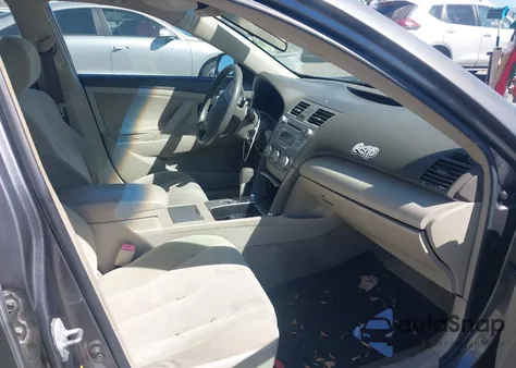 2010 Toyota Camry Le z USA, uszkodzony, nr VIN JTNBF3EK0A3002068